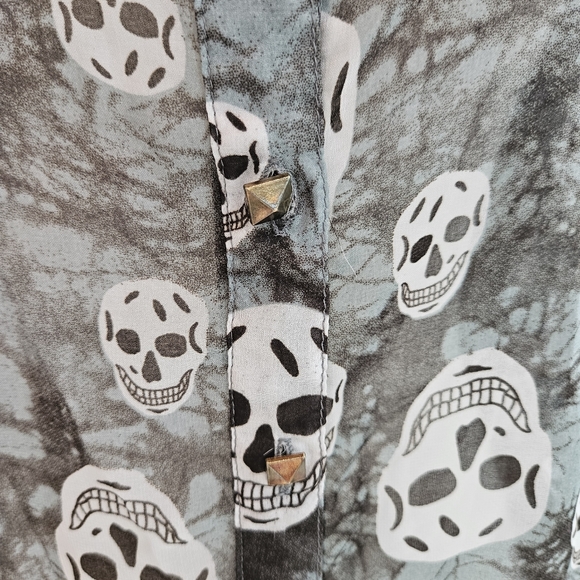 Skull Blouse💀 - Picture 7 of 7